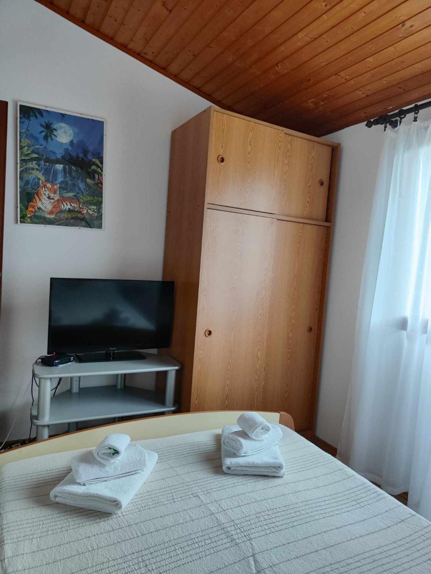 Apartments By The Sea Basina, Hvar - 116 Vrboska Quarto foto